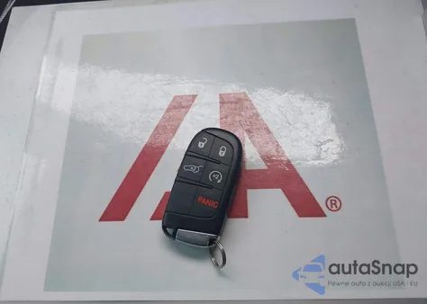 2021 Jeep Grand Cherokee Laredo X 4X2 из США, поврежденный, VIN 1C4RJEAG9MC570287